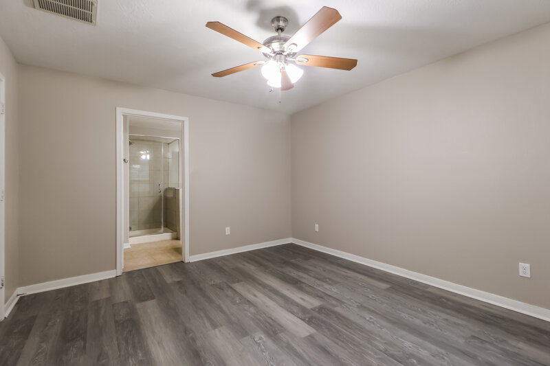 1,650/Mo, 5049 Rifle Rd Conroe, TX 77303 Main Bedroom View