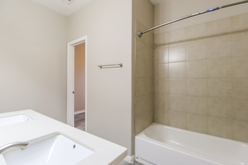 1,650/Mo, 5049 Rifle Rd Conroe, TX 77303 Bathroom View