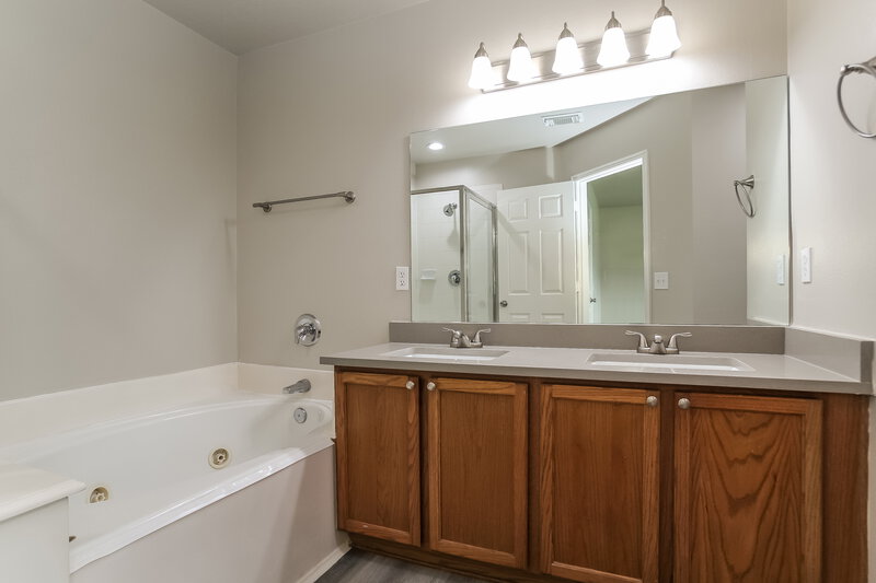 2,105/Mo, 18315 Atasca Woods Trace Humble, TX 77346 Main Bathroom View