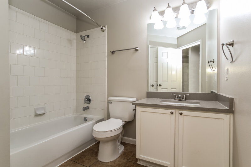 2,105/Mo, 18315 Atasca Woods Trace Humble, TX 77346 Bathroom View