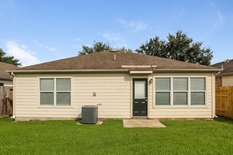 2,105/Mo, 18315 Atasca Woods Trace Humble, TX 77346 Rear View