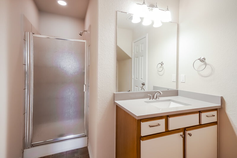 3,060/Mo, 5102 Lamppost Hill Ct Katy, TX 77449 Main Bathroom View