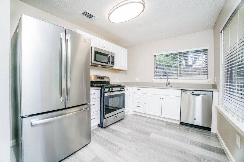 1,815/Mo, 11002 Ambergate Dr Humble, TX 77396 Kitchen View