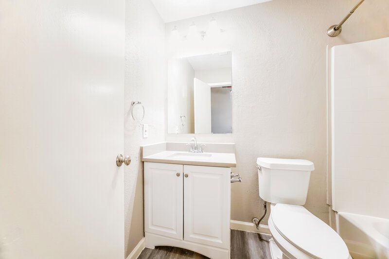 1,815/Mo, 11002 Ambergate Dr Humble, TX 77396 Main Bathroom View