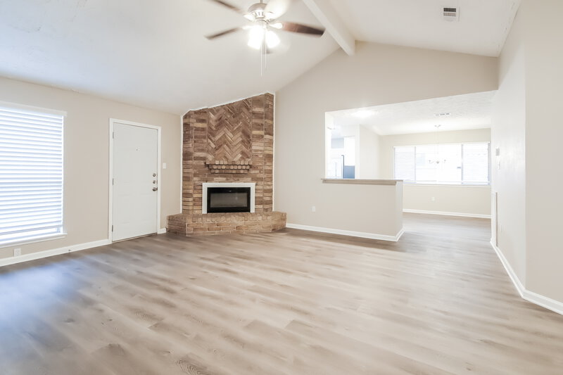 1,795/Mo, 15735 Thistledew Dr Houston, TX 77082 Living Room View