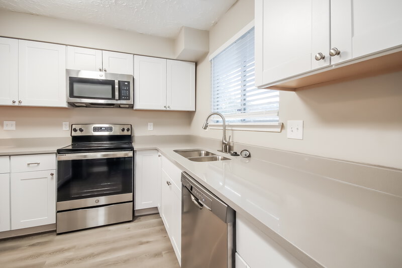 1,795/Mo, 15735 Thistledew Dr Houston, TX 77082 Kitchen View 2