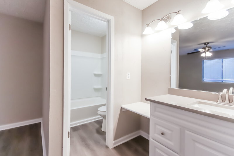 1,795/Mo, 15735 Thistledew Dr Houston, TX 77082 Main Bathroom View 2