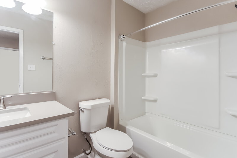 1,795/Mo, 15735 Thistledew Dr Houston, TX 77082 Bathroom View