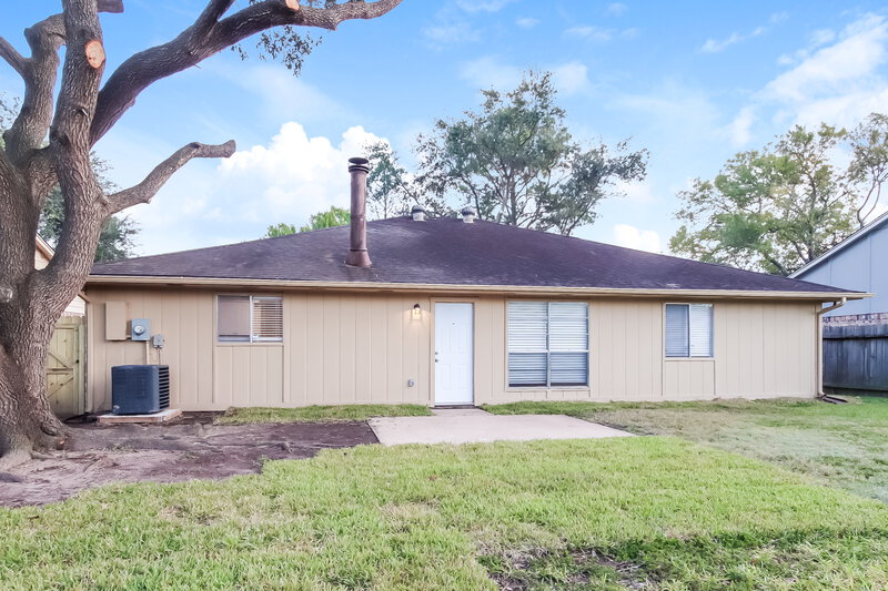 1,795/Mo, 15735 Thistledew Dr Houston, TX 77082 Rear View