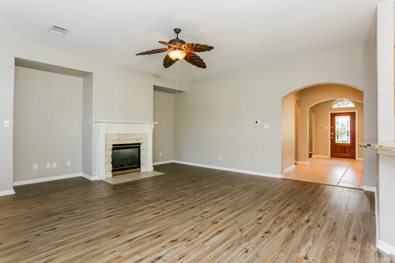 2,410/Mo, 13207 Castlecombe Dr Houston, TX 77044 Living Room View