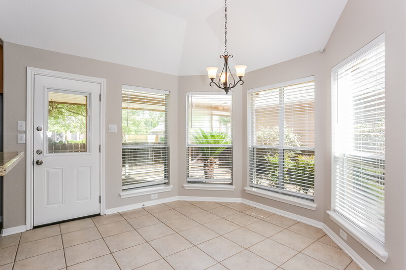 2,410/Mo, 13207 Castlecombe Dr Houston, TX 77044 Breakfast Nook View