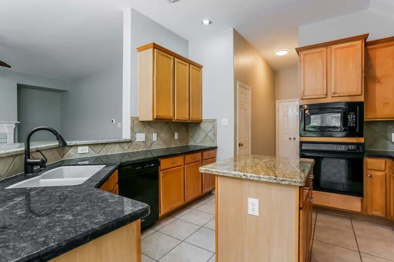 2,410/Mo, 13207 Castlecombe Dr Houston, TX 77044 Kitchen View