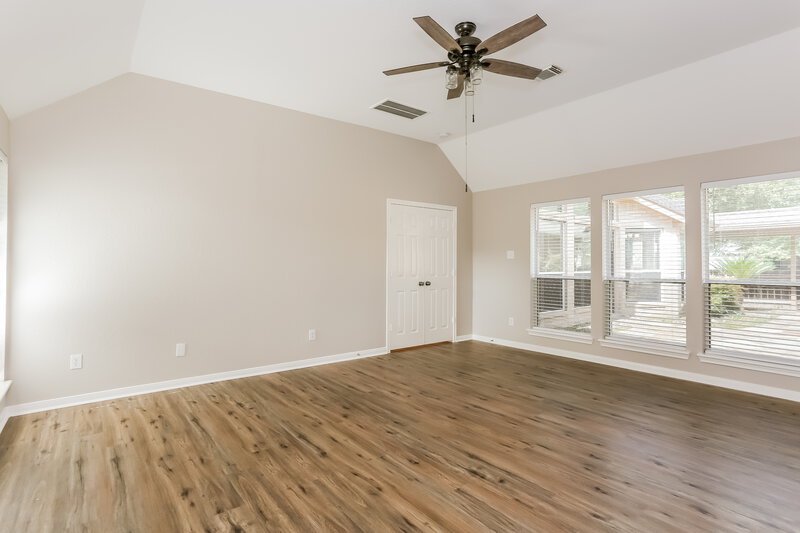 2,410/Mo, 13207 Castlecombe Dr Houston, TX 77044 Main Bedroom View