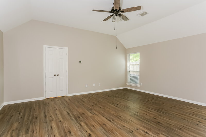 2,410/Mo, 13207 Castlecombe Dr Houston, TX 77044 Bedroom View 2