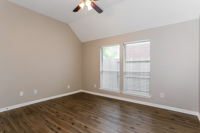 2,410/Mo, 13207 Castlecombe Dr Houston, TX 77044 Bedroom View 3