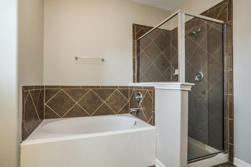2,595/Mo, 1015 High Lane Court Conroe, TX 77301 Main Bathroom View 2