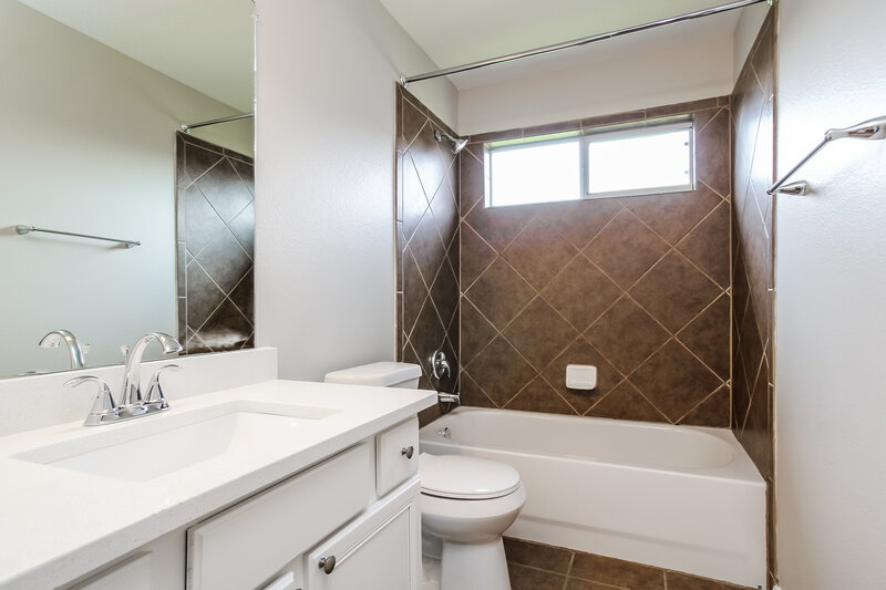 2,595/Mo, 1015 High Lane Court Conroe, TX 77301 Bathroom View