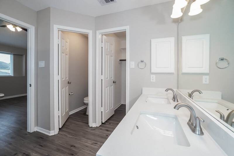 2,285/Mo, 3406 Barkers Crossing Ave Houston, TX 77084 Main Bathroom View