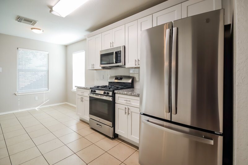 1,935/Mo, 456 Mystic Glen Loop Humble, TX 77339 Kitchen View