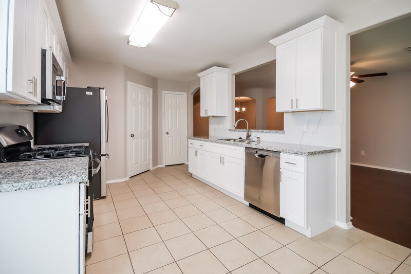 1,935/Mo, 456 Mystic Glen Loop Humble, TX 77339 Kitchen View 2