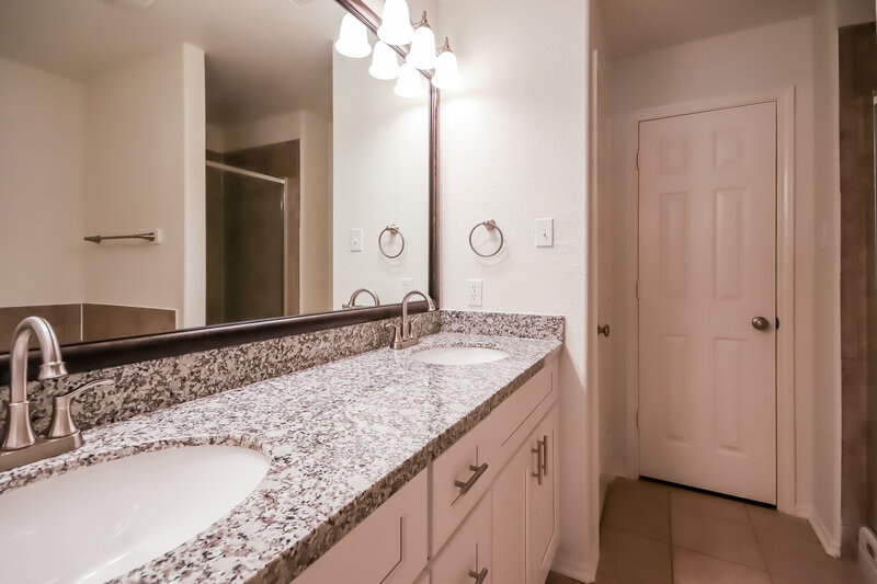 1,935/Mo, 456 Mystic Glen Loop Humble, TX 77339 Bathroom View