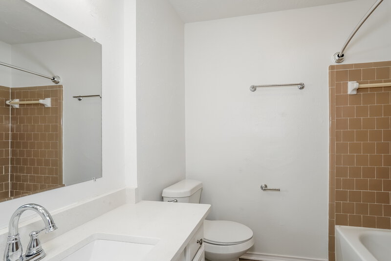 2,500/Mo, 3234 Sedgeborough Cir Katy, TX 77449 Bathroom View