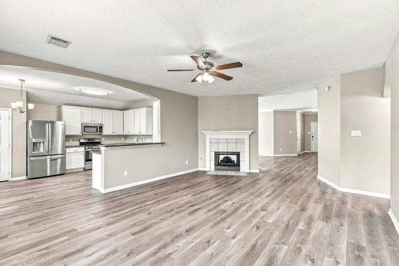 2,305/Mo, 410 Cedar Lake Dr League City, TX 77573 Living Room View