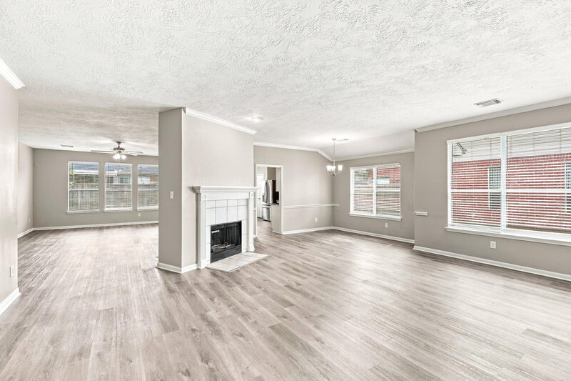 2,305/Mo, 410 Cedar Lake Dr League City, TX 77573 Living Room View 3
