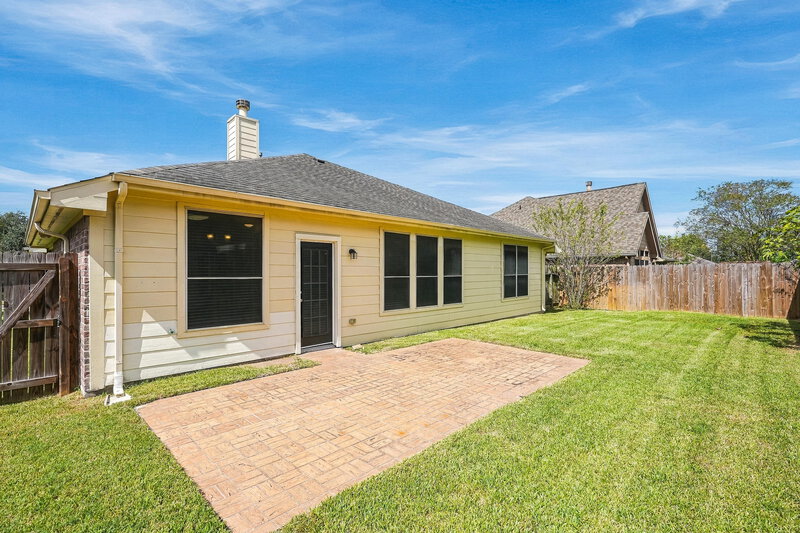 2,305/Mo, 410 Cedar Lake Dr League City, TX 77573 Rear View