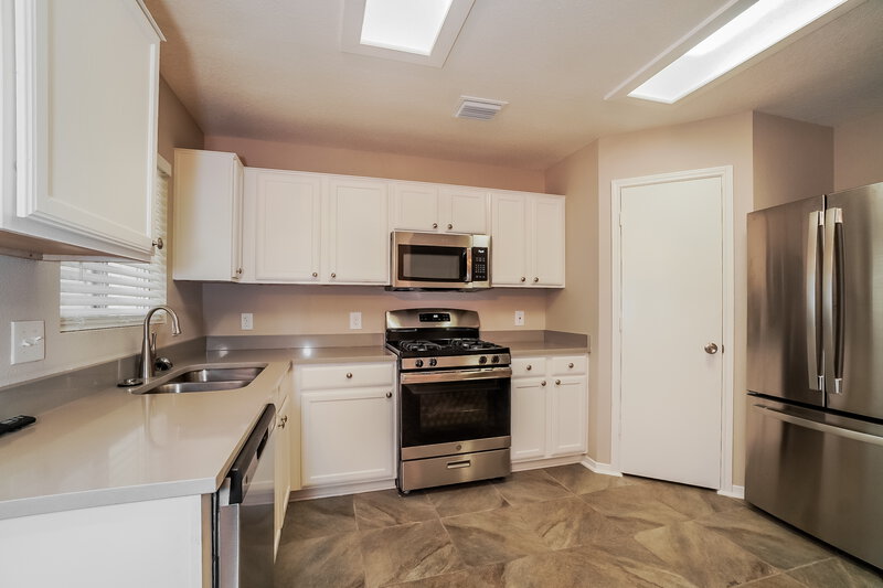 1,875/Mo, 19563 Maywood Falls Cir Houston, TX 77084 Kitchen View