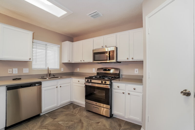1,875/Mo, 19563 Maywood Falls Cir Houston, TX 77084 Kitchen View 2