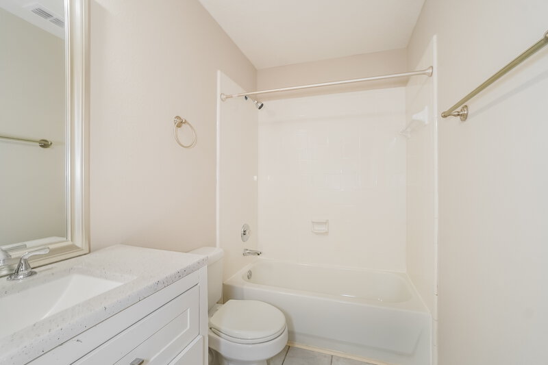 1,875/Mo, 19563 Maywood Falls Cir Houston, TX 77084 Bathroom View