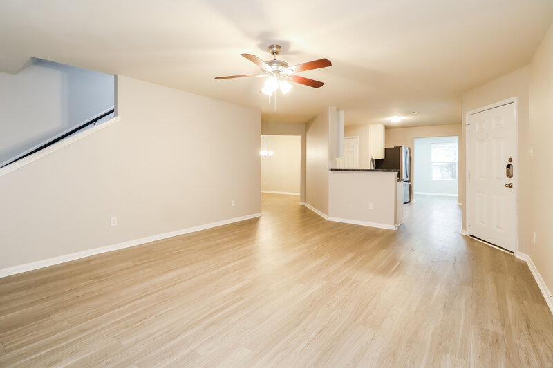 2,190/Mo, 16770 N Gull Dr Conroe, TX 77385 Living Room View 2