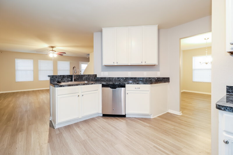 2,190/Mo, 16770 N Gull Dr Conroe, TX 77385 Kitchen View