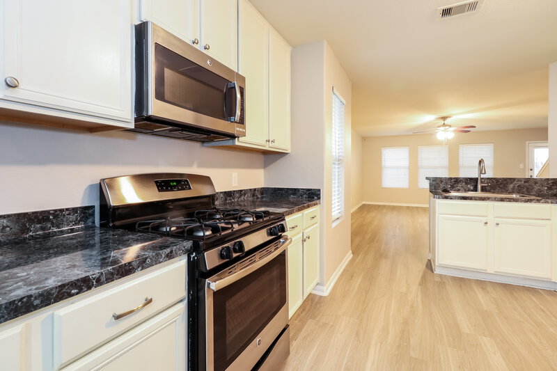 2,190/Mo, 16770 N Gull Dr Conroe, TX 77385 Kitchen View 2