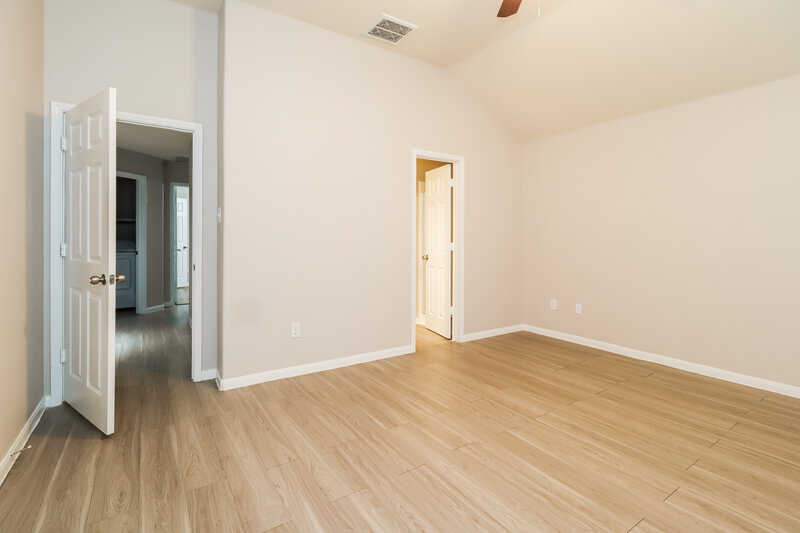 2,190/Mo, 16770 N Gull Dr Conroe, TX 77385 Main Bedroom View