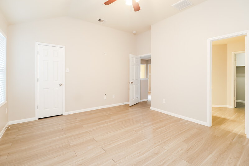2,190/Mo, 16770 N Gull Dr Conroe, TX 77385 Main Bedroom View 2