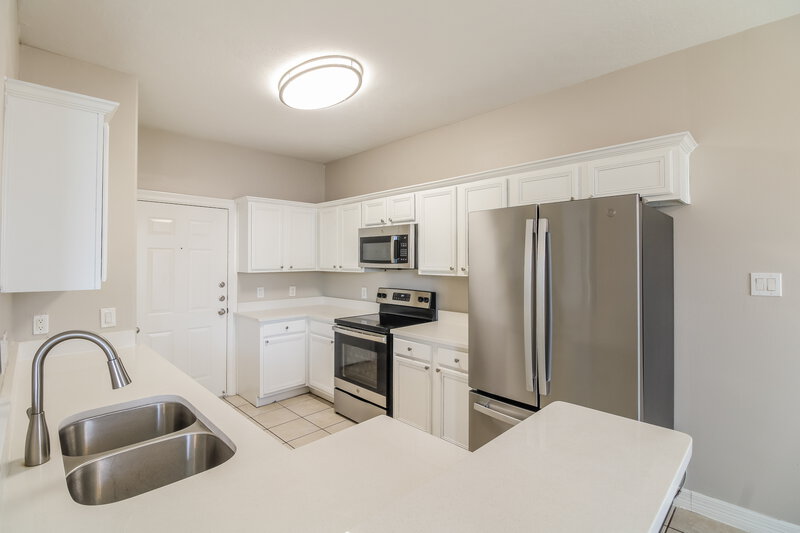 1,835/Mo, 12626 Panther Villa Ct Houston, TX 77099 Kitchen View 2