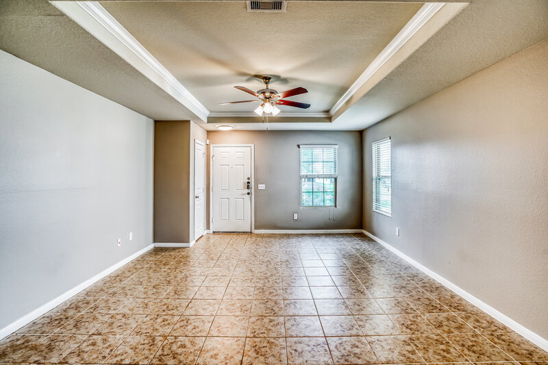 1,910/Mo, 6450 Dayridge Ln Houston, TX 77048 Living Room View 2
