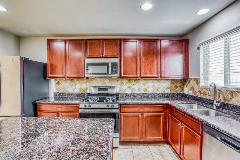 1,910/Mo, 6450 Dayridge Ln Houston, TX 77048 Kitchen View 2