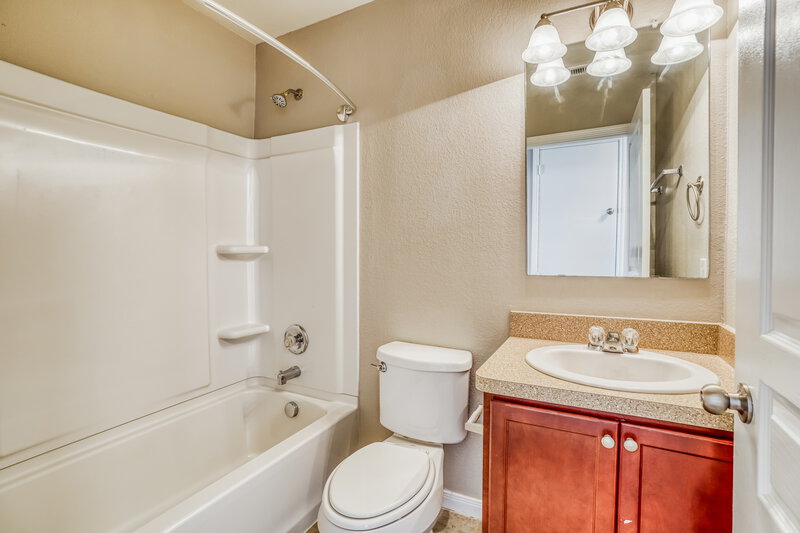 1,910/Mo, 6450 Dayridge Ln Houston, TX 77048 Bathroom View