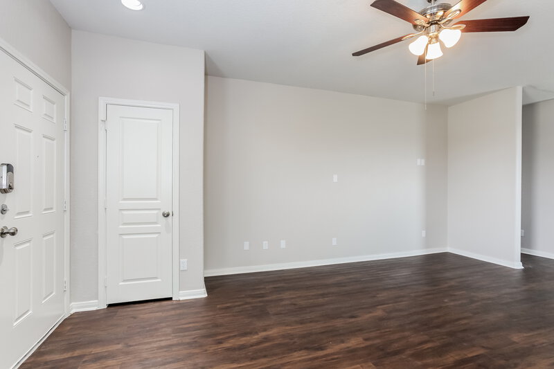 1,860/Mo, 6627 Dayridge Ln Houston, TX 77048 Living Room View