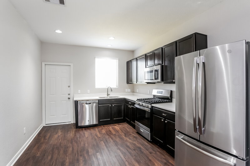 1,860/Mo, 6627 Dayridge Ln Houston, TX 77048 Kitchen View