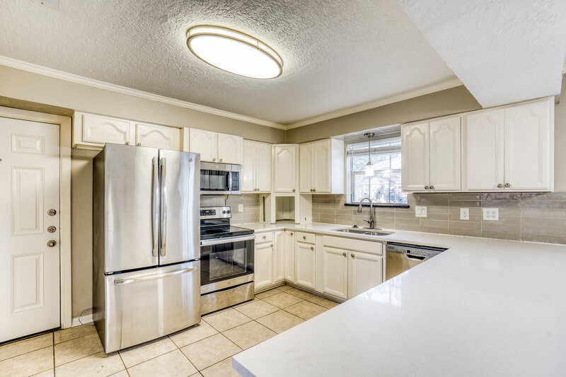 1,860/Mo, 20003 Atasca Villas Dr Humble, TX 77346 Kitchen View 2