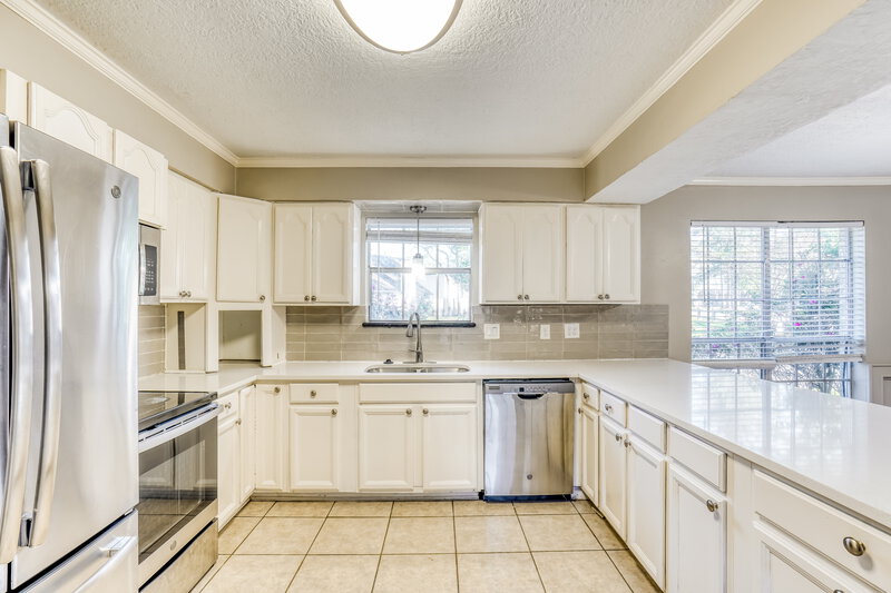1,860/Mo, 20003 Atasca Villas Dr Humble, TX 77346 Kitchen View 3