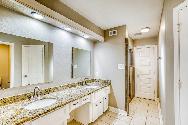 1,860/Mo, 20003 Atasca Villas Dr Humble, TX 77346 Main Bathroom View