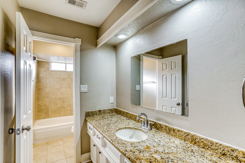 1,860/Mo, 20003 Atasca Villas Dr Humble, TX 77346 Bathroom View