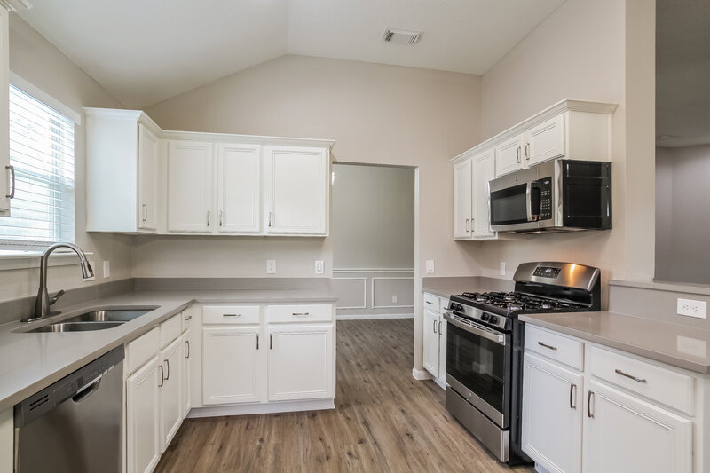 1,930/Mo, 17034 Port O Call St Crosby, TX 77532 Kitchen View 2