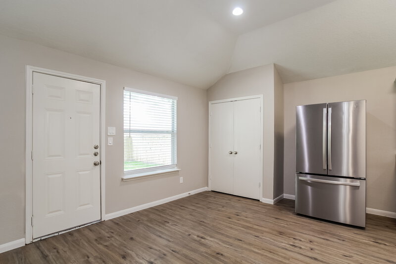 1,930/Mo, 17034 Port O Call St Crosby, TX 77532 Kitchen View 3