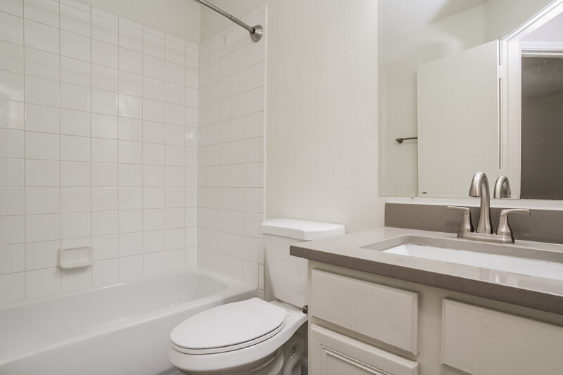 1,930/Mo, 17034 Port O Call St Crosby, TX 77532 Bathroom View